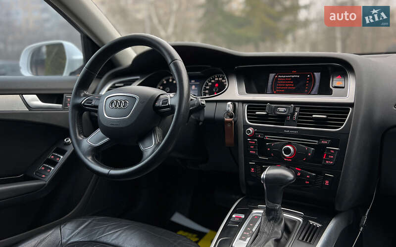 Седан Audi A4 2013 в Львове