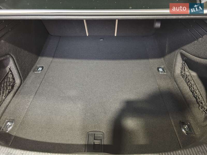 Седан Audi A4 2018 в Ромнах