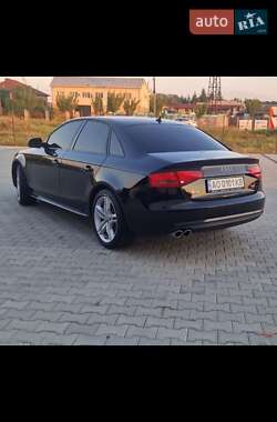 Седан Audi A4 2013 в Мукачево
