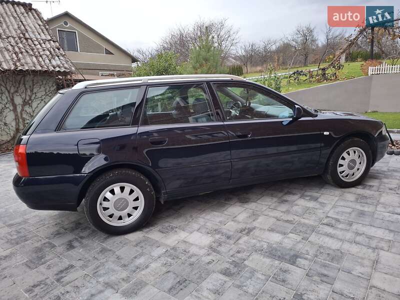 Универсал Audi A4 2000 в Черновцах