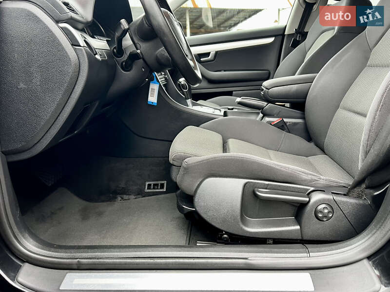 Седан Audi A4 2006 в Надворной