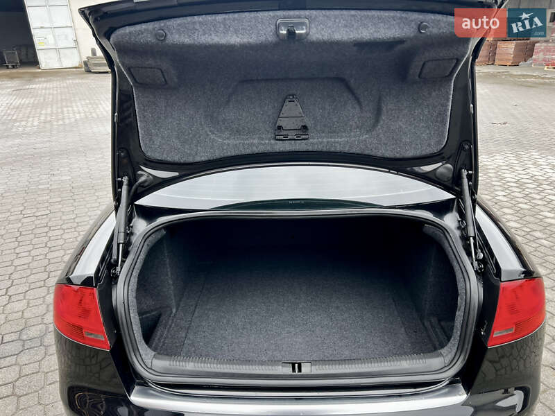 Седан Audi A4 2006 в Надворной