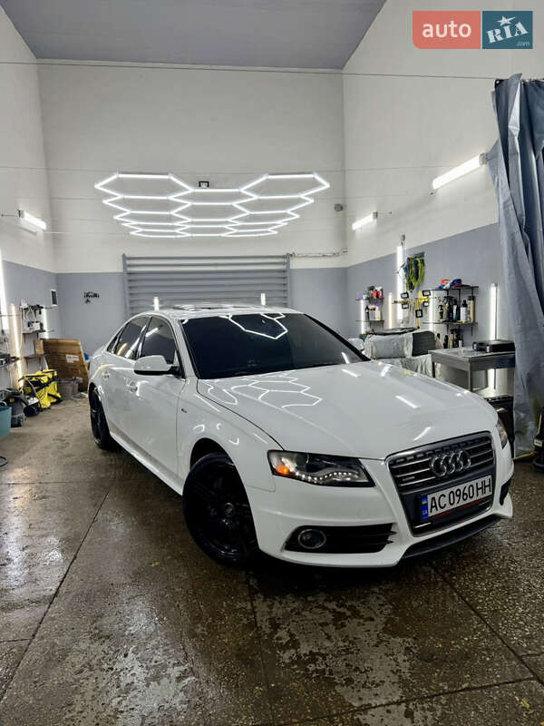 Седан Audi A4 2011 в Луцке