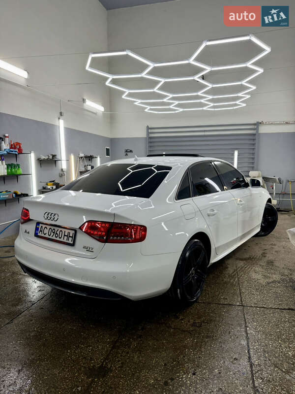 Седан Audi A4 2011 в Луцке