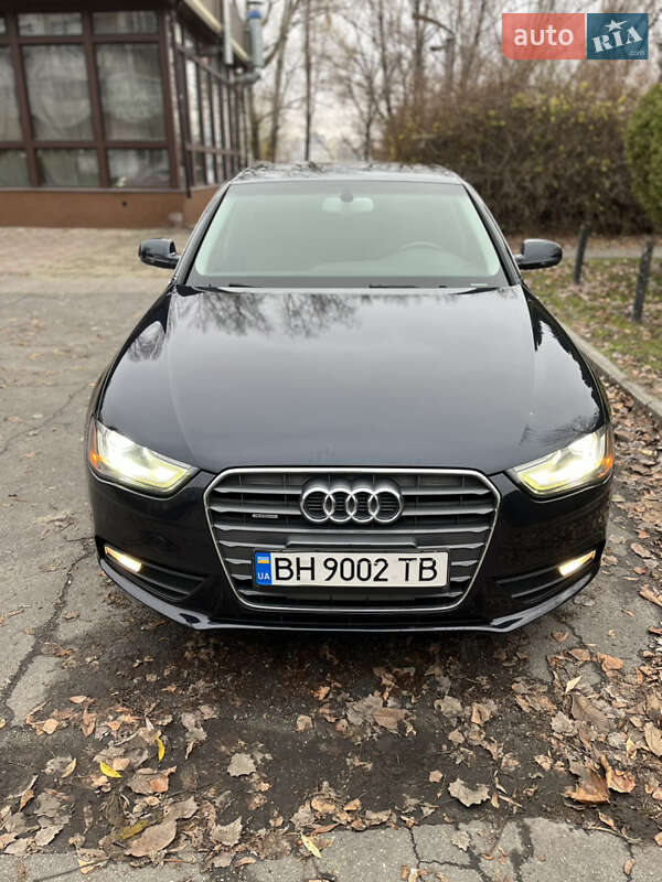 Седан Audi A4 2013 в Днепре