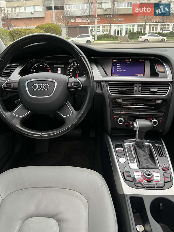 Седан Audi A4 2013 в Днепре