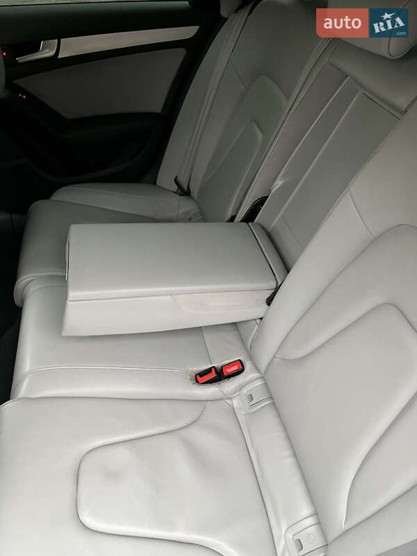 Седан Audi A4 2013 в Днепре