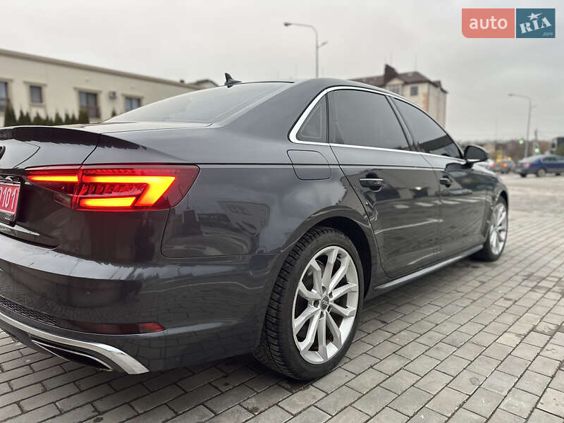 Седан Audi A4 2018 в Ровно