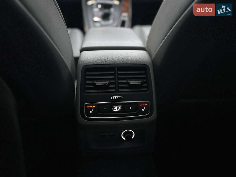 Седан Audi A4 2018 в Ровно