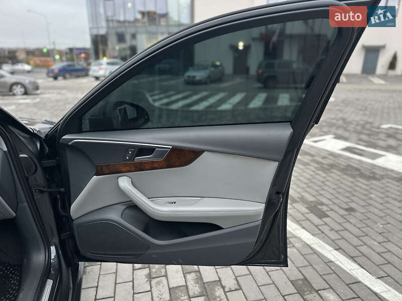 Седан Audi A4 2018 в Ровно