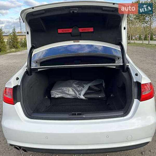 Седан Audi A4 2014 в Киеве