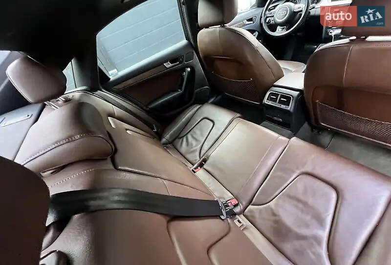 Седан Audi A4 2015 в Львове