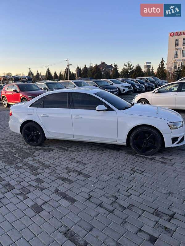 Седан Audi A4 2014 в Львове