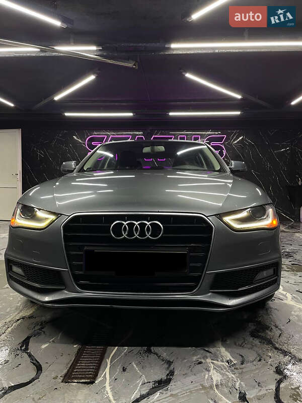 Седан Audi A4 2014 в Львове