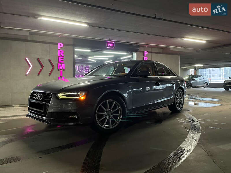 Седан Audi A4 2014 в Львове