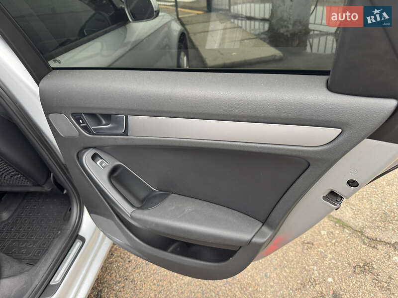 Седан Audi A4 2012 в Києві