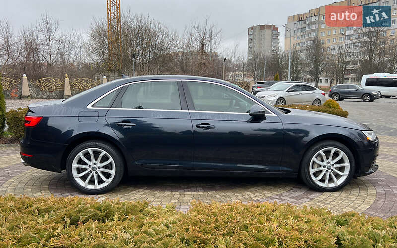 Седан Audi A4 2017 в Львове