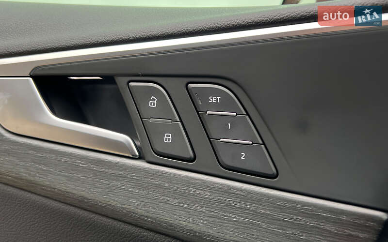 Седан Audi A4 2017 в Львове