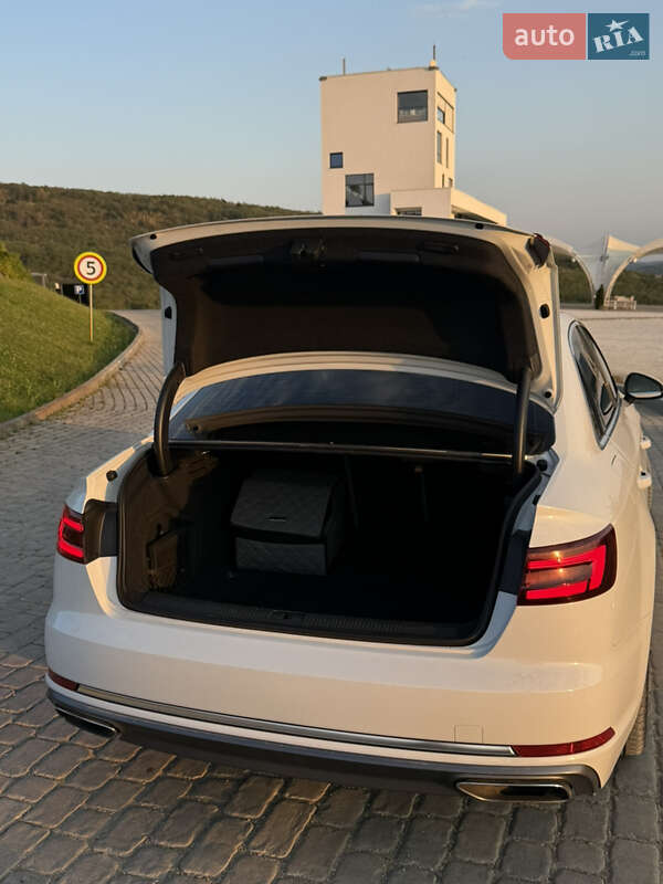Седан Audi A4 2018 в Одессе