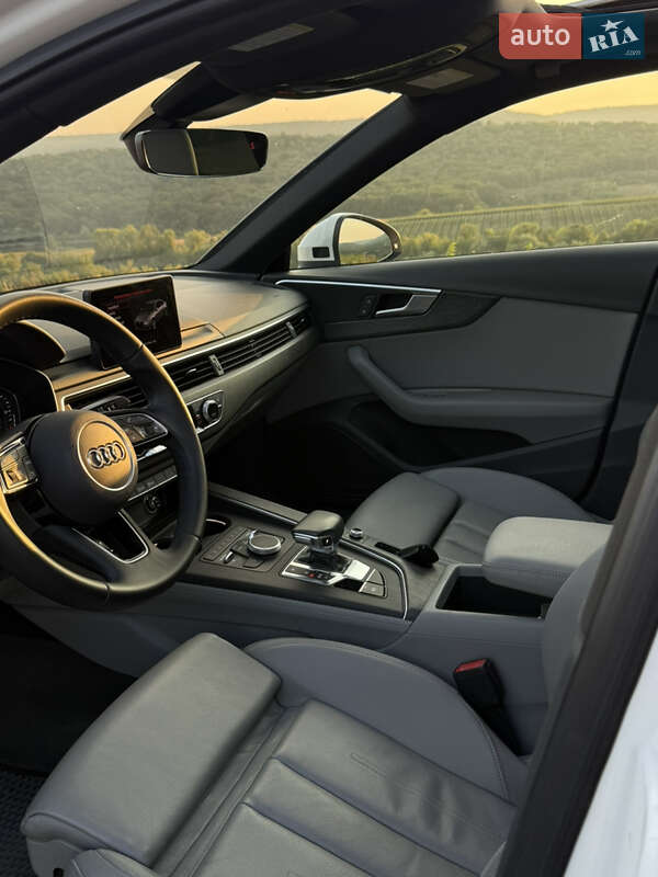 Седан Audi A4 2018 в Одессе