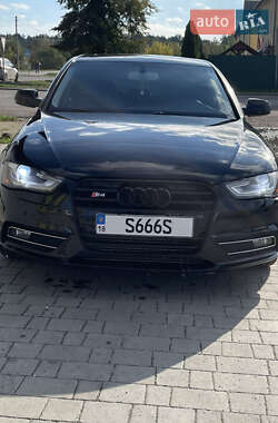 Седан Audi A4 2013 в Бродах