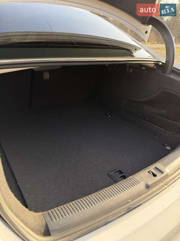 Седан Audi A4 2013 в Бориславе фото 34 Седан Audi A4 2013 в Бориславе