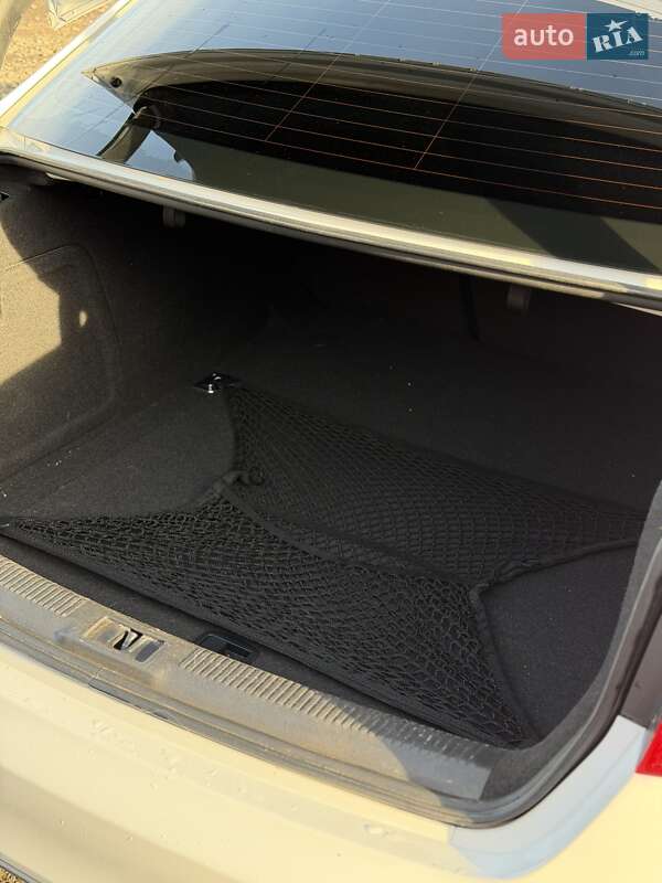 Седан Audi A4 2013 в Бориславе фото 36 Седан Audi A4 2013 в Бориславе