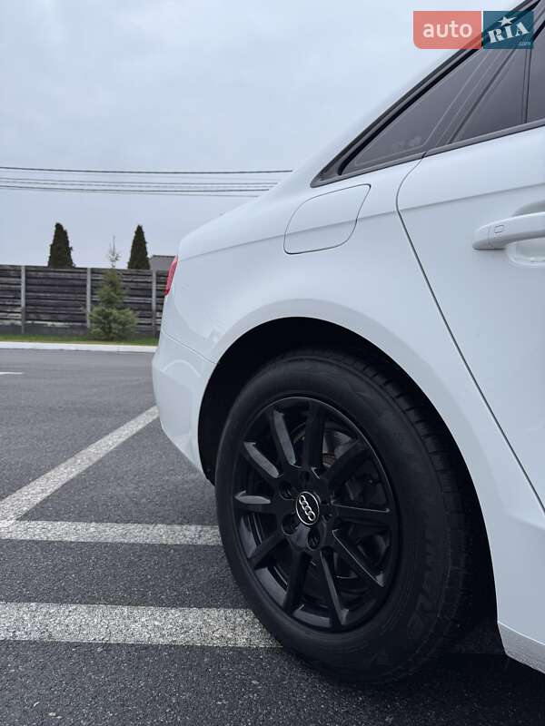 Седан Audi A4 2014 в Харькове
