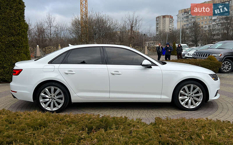 Седан Audi A4 2017 в Львове
