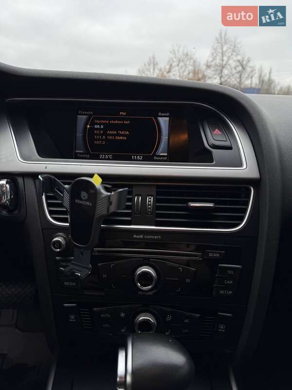 Седан Audi A4 2014 в Дніпрі