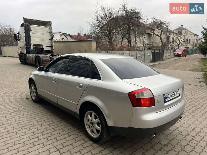 Седан Audi A4 2001 в Жовкве