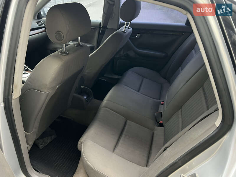 Седан Audi A4 2001 в Жовкве