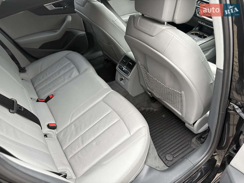 Седан Audi A4 2018 в Тернополе