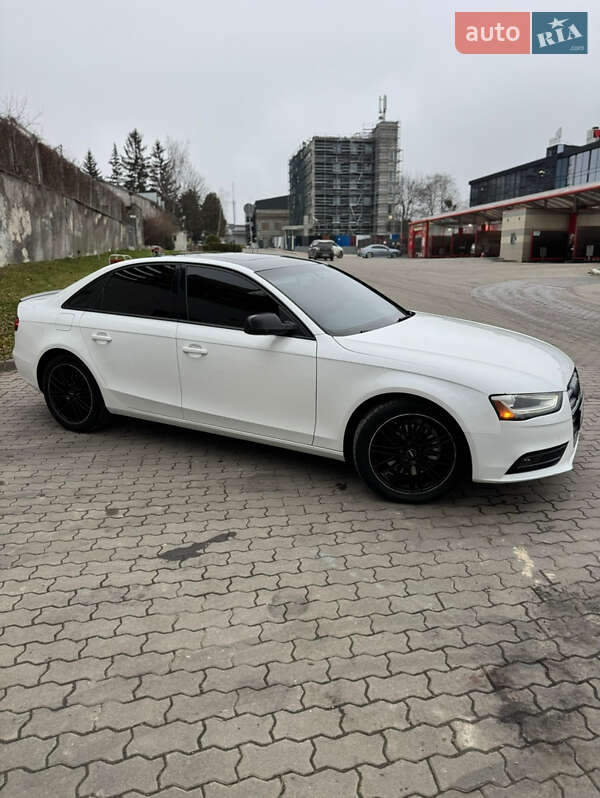 Седан Audi A4 2013 в Рогатине
