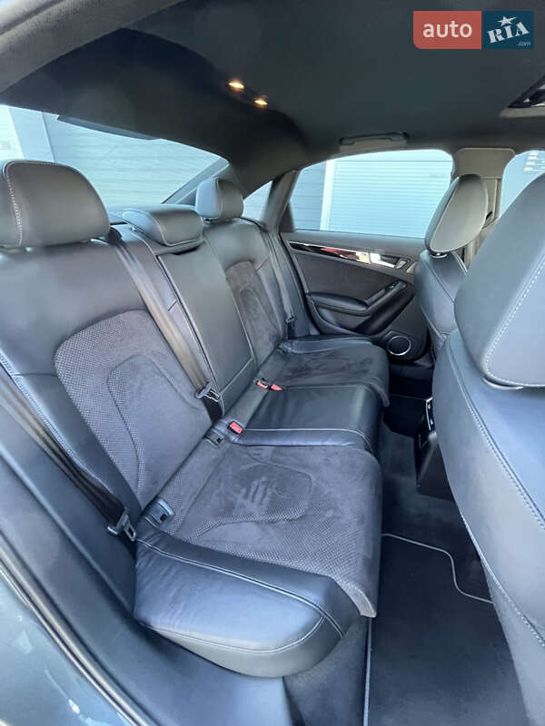 Седан Audi A4 2015 в Нововолынске