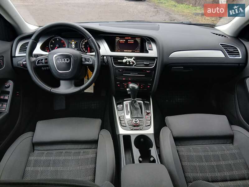 Седан Audi A4 2010 в Казатине