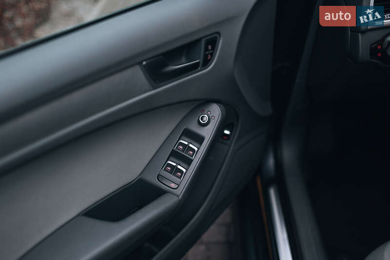 Седан Audi A4 2013 в Киеве