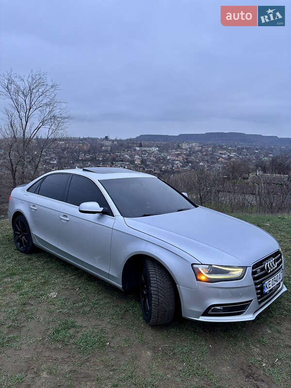 Седан Audi A4 2012 в Кривом Роге