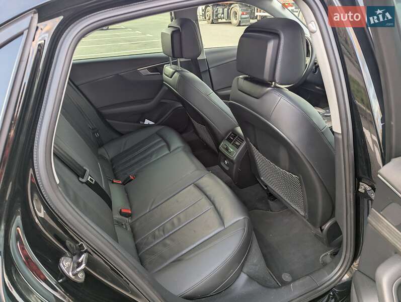 Седан Audi A4 2018 в Киеве