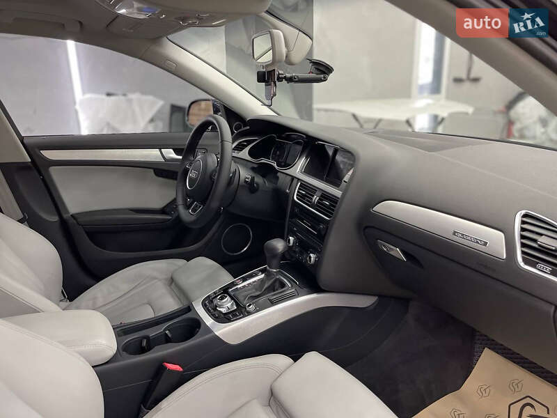 Седан Audi A4 2013 в Львове