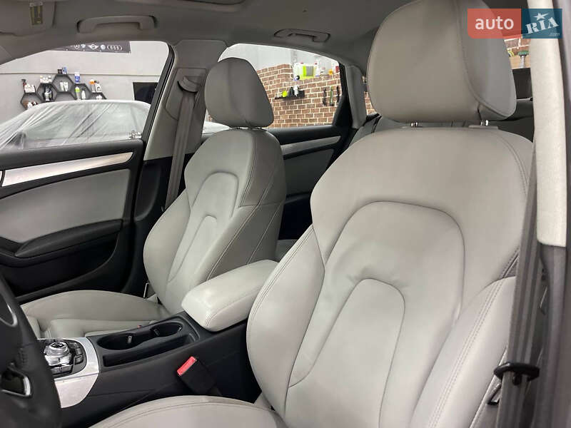 Седан Audi A4 2013 в Львове
