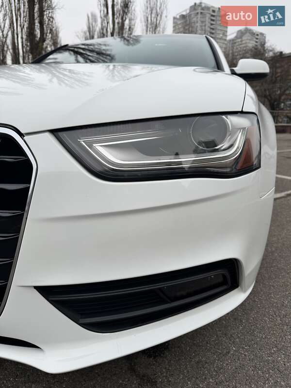 Седан Audi A4 2012 в Вишневом
