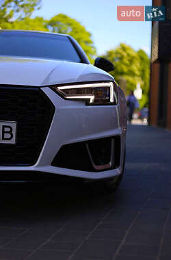 Седан Audi A4 2016 в Львове