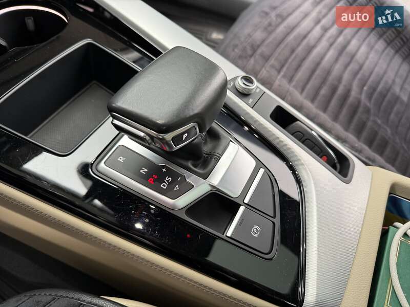Седан Audi A4 2019 в Днепре