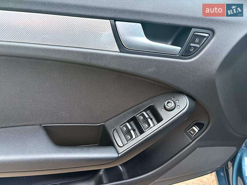 Седан Audi A4 2015 в Львове