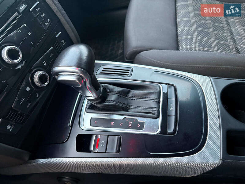 Седан Audi A4 2015 в Львове