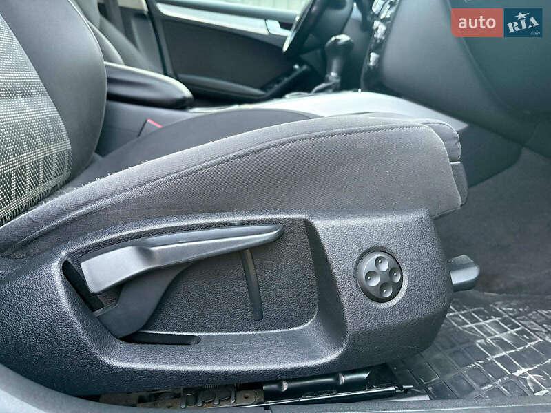 Седан Audi A4 2015 в Львове