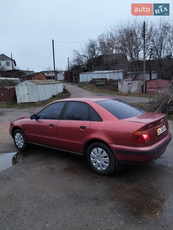 Седан Audi A4 1996 в Чернигове