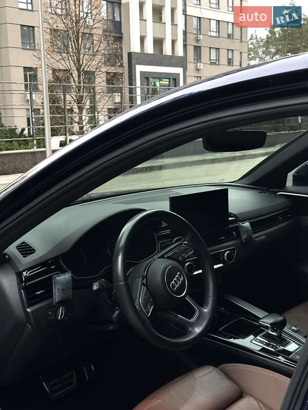 Седан Audi A4 2021 в Києві