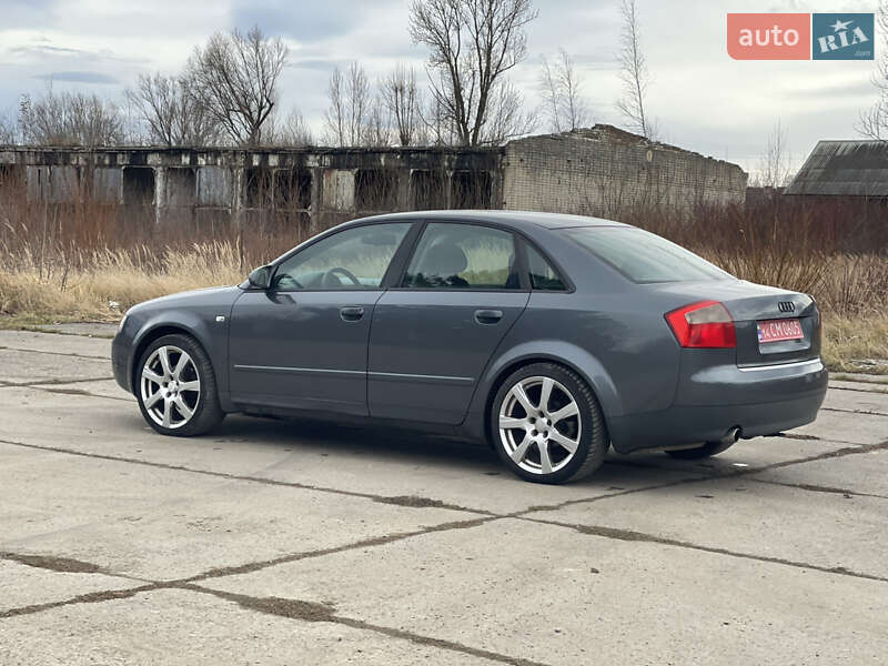 Седан Audi A4 2003 в Надворной